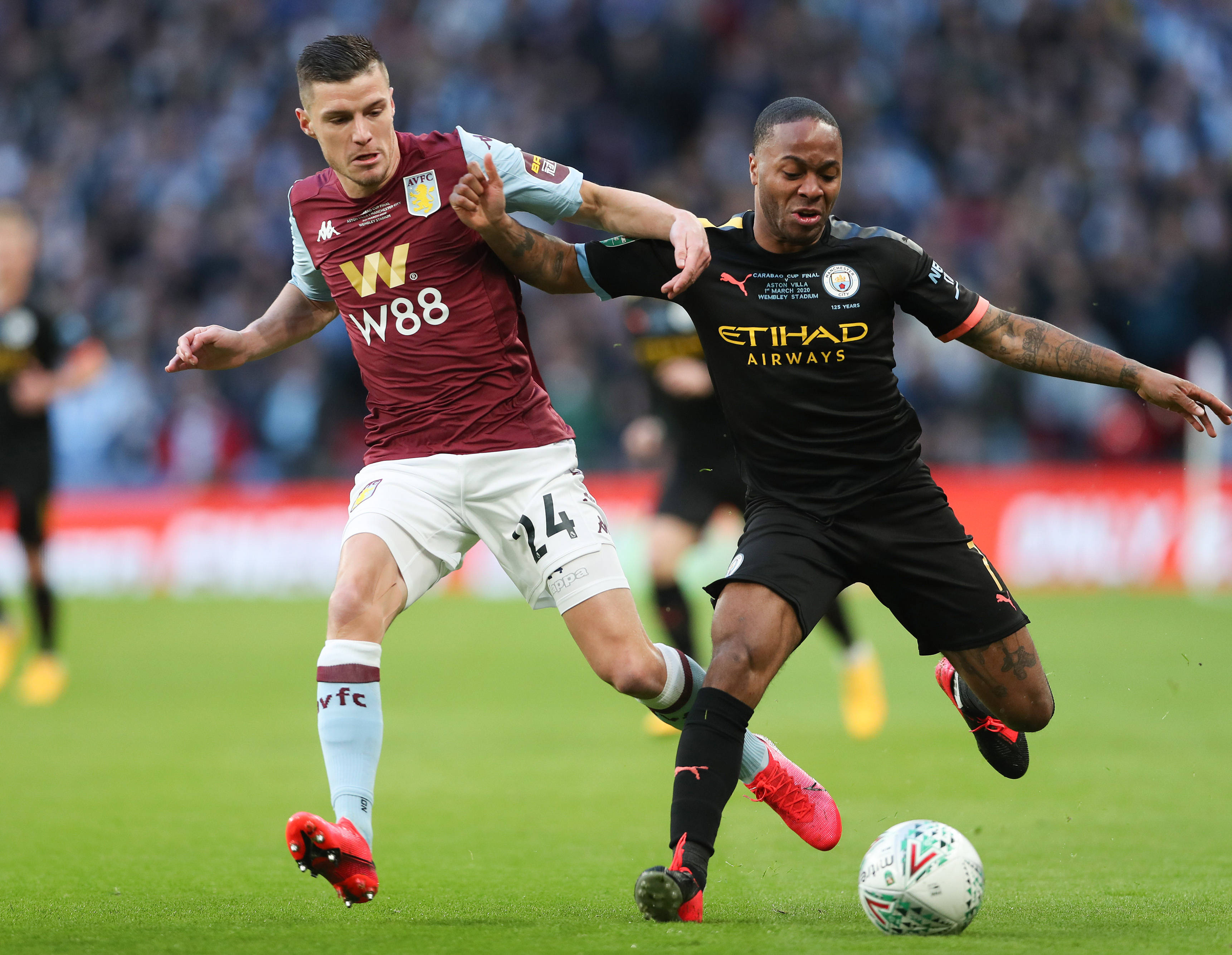 吉鲁帽子戏法助阿森纳3-0胜奥林匹亚科斯晋级欧冠16强（吉鲁上演帽子戏法，阿森纳3-0击败奥林匹亚科斯挺进欧冠16强）