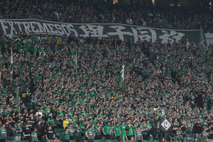 球队取胜后送亚泰降级，海牛球迷在退场时高喊“亚泰降级啦”（海牛赢球送亚泰降级，球迷退场齐喊“亚泰降级啦”）