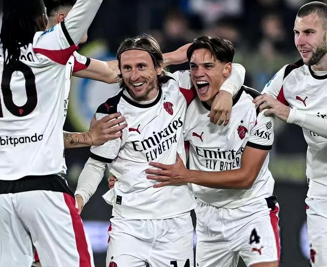 北京时间12月10日凌晨04：00，2025-26赛季欧冠联赛阶段第6轮。（2025-26赛季欧冠第6轮将于北京时间12月10日凌晨4：00进行）