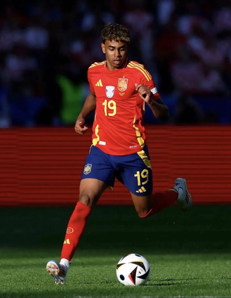 意甲：国米主场3-1击败博洛尼亚（意甲：国际米兰主场3比1力克博洛尼亚）