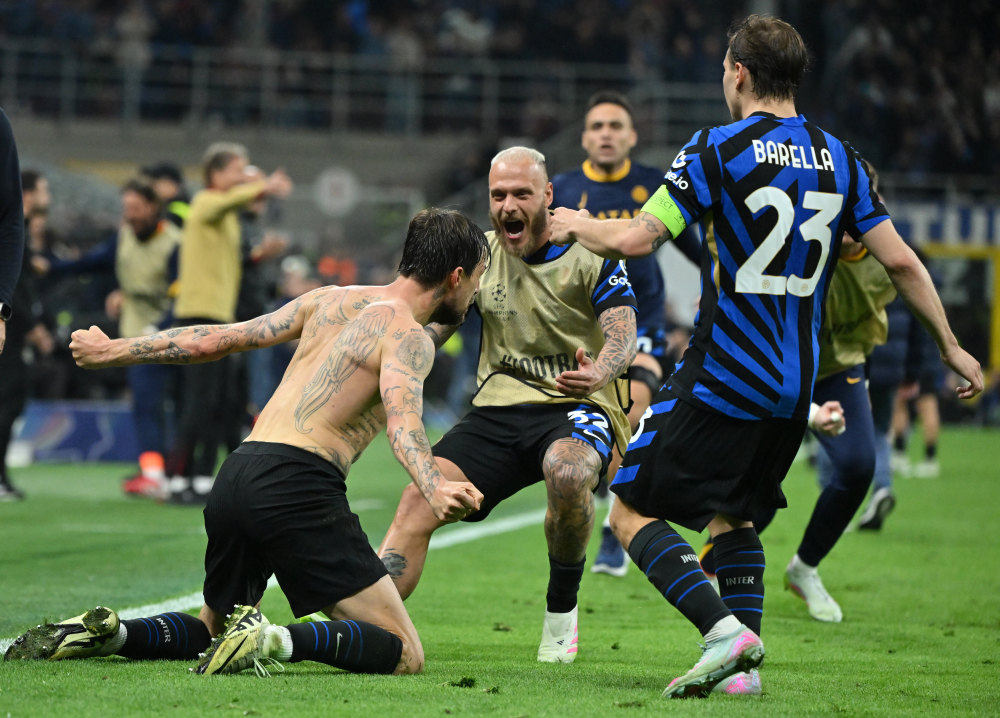 曼联疑似为青训新太子首秀铺垫！曝其不喜欢小梅西绰号，想做自己（曼联或为青训新星首秀预热！传其不喜“小梅西”称号，更想做自己）